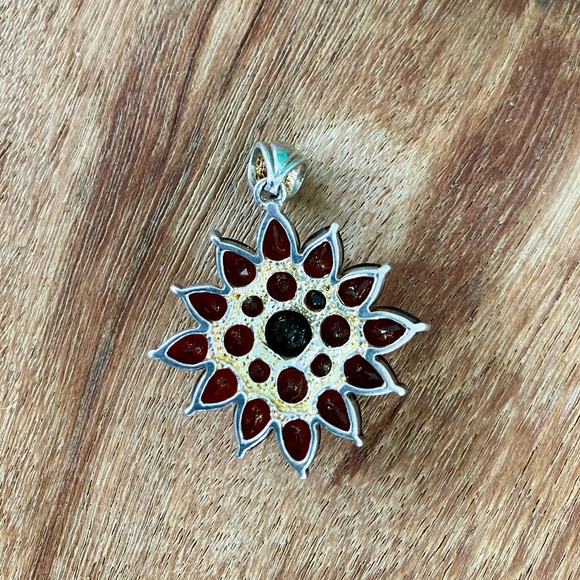 Elegant Garnet Sunburst Pendant in Sterling Silver - Picture 4 of 6